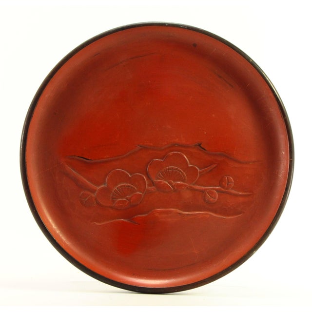A very beautiful Japanese plate Made of lacquered wood using the Kamakura Bori 鎌倉彫 technique, with hand carved floral...