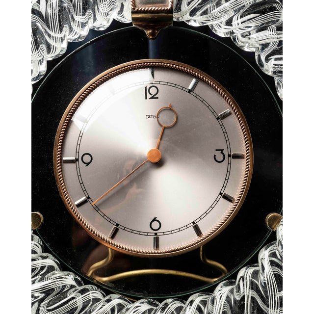 An exceptional mantel clock made by Barovier & Toso in Murano, Italy, during the 1950s. The piece features an imposing...