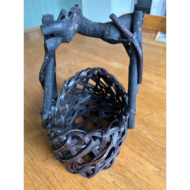 Antique Japanese Ikebana Hanakago Bamboo Flower Basket Natural Branch Handle Smoked Bamboo Meiji Taisho Era Wabi-Sabi Organic Modern For Sale - Image 13 of 14