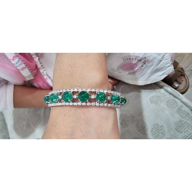 15.18 Carats Natural Zambian Emerald and 1.59 Cts Diamond Bracelet in 14k Gold For Sale - Image 9 of 18