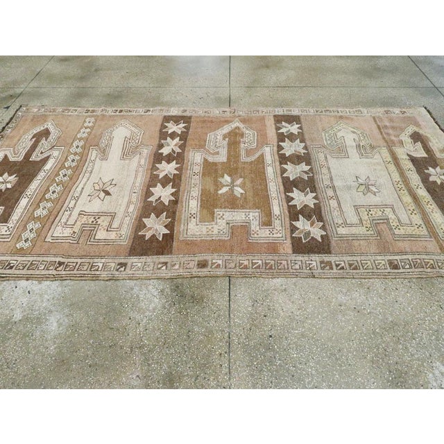 Textile Galerie Shabab Collection Tribal Mid-20th Century Handmade Turkish Anatolian Gallery Rug For Sale - Image 7 of 10