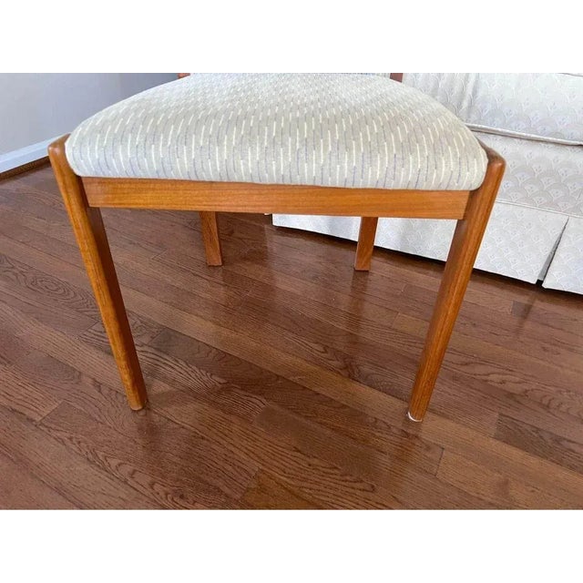 Mid-Century Modern Mid 20th Century Mid Century Tara Stole-Og Møbelfabrik of Denmark Teak Dining Chairs- Set of 6 For Sale - Image 3 of 8
