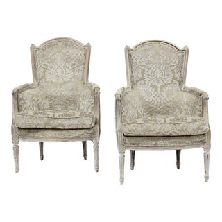 Chic French Painted Bergere Pair For Sale