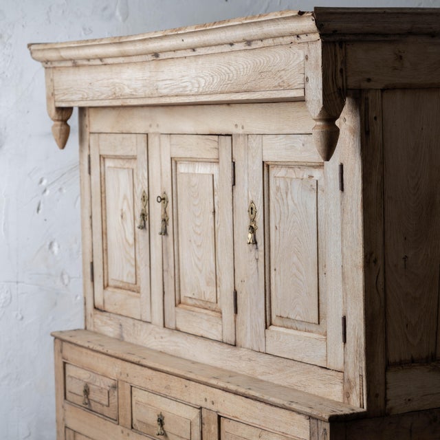 Traditional Welsh Oak CWPWRDD Deuddarn, c.1700 For Sale - Image 3 of 18