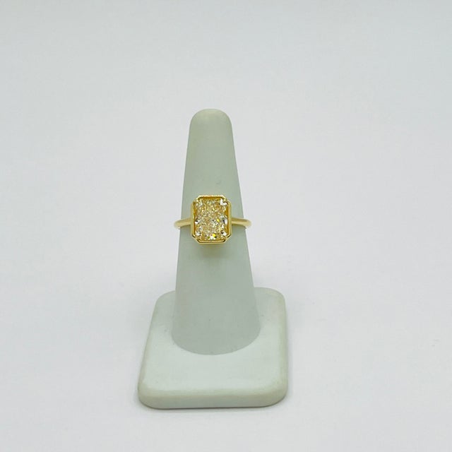 2020s Gia 4 Carat Yellow Radiant Diamond Bezel Ring in 18k Yellow Gold, Size 6.25 For Sale - Image 5 of 9