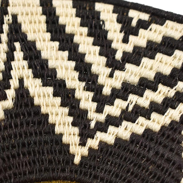 African Early 20th Century Black and White Sisal Handwoven Basket Eswatini 12inch For Sale - Image 3 of 6