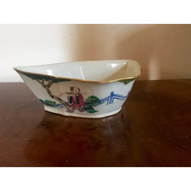 19th Century Chinese Export Rose Porcelain Bowl For Sale - Image 4 of 11
