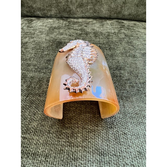 J'adore Les Hippocampes, Bochic Horn Bijoux Cuff For Sale In New York - Image 6 of 18