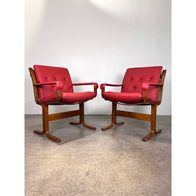 1970s Pair Red Leather/ Rosewood Framed “Siesta Arm Chairs” by Norwegian Designer Ingmar Relling for Westnofa For Sale In Orlando - Image 6 of 12