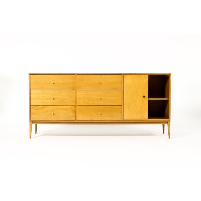 Mid-Century Modern 1950s Attributed to Paul McCobb Planner Group Maple Low Dresser — 6 Drawer + Sliding Doors For Sale - Image 3 of 9