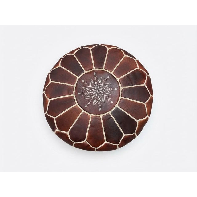 ARTISANAL CRAFTSMANSHIP Entirely handmade using traditional Moroccan leatherworking methods in Marrakech. The leather is...