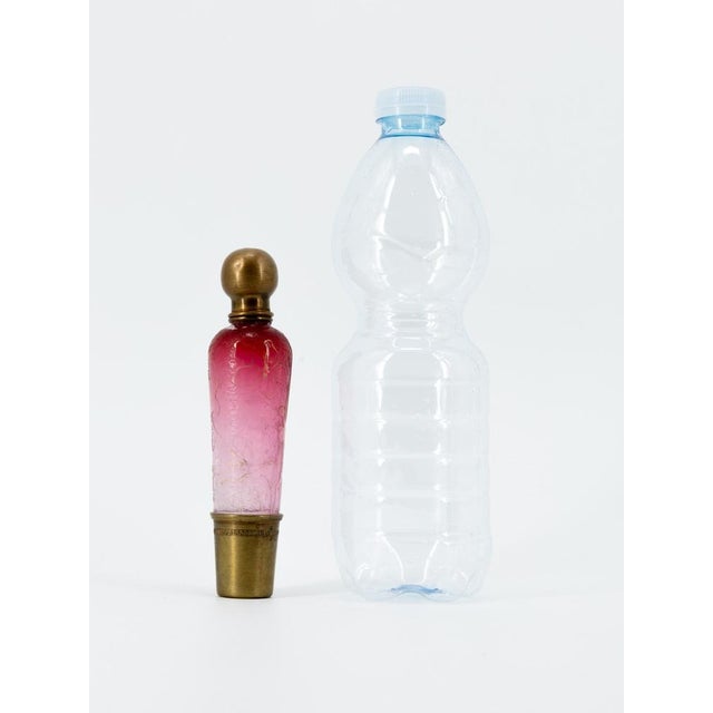 Gold Art Nouveau Perfume Bottle in Polychrome Glass with Integral Metal Frame, 1890s For Sale - Image 8 of 10
