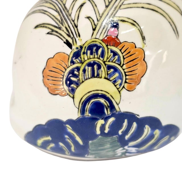 Mid-Century Chinese Kutani-Style Reclining Cat Figurine 10.5" For Sale - Image 9 of 12