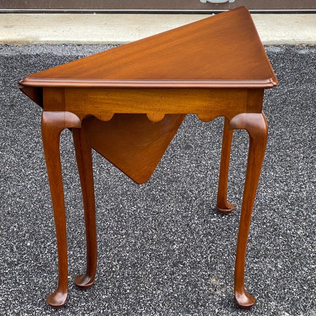 Mid 20th Century Biggs Queen Anne Mahogany Gate Leg Handkerchief Side Table For Sale - Image 5 of 12