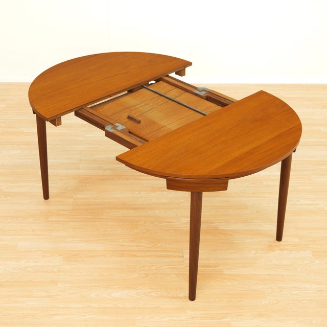 1970s Roundette Dining Table and Chairs by Hans Olsen for Frem Rojle For Sale In Los Angeles - Image 6 of 18