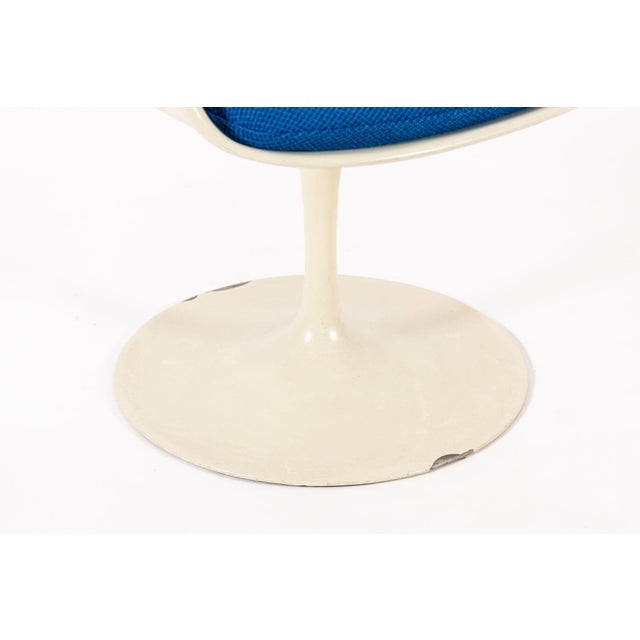 White Original Fiberglass Tulip Arm Chair by Eero Saarinen for Knoll 1970s For Sale - Image 8 of 15