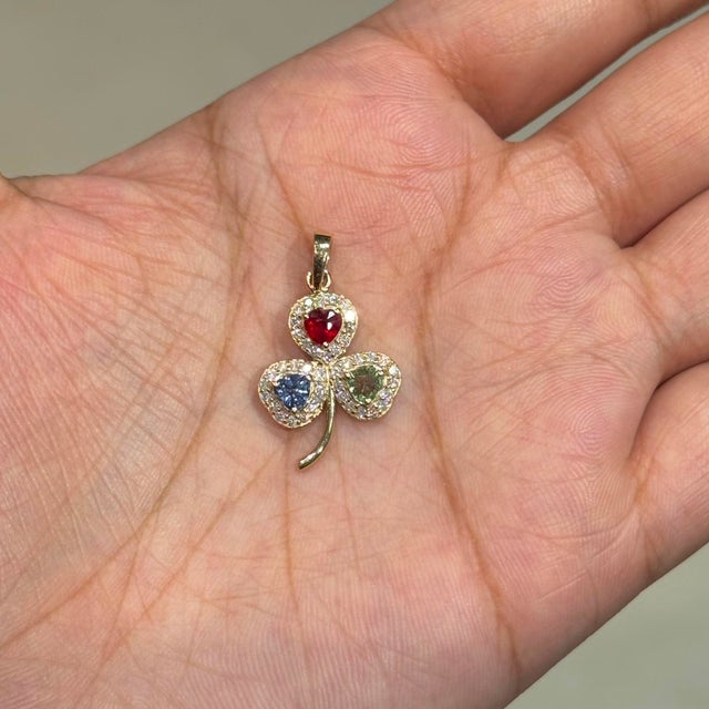 Clover-Inspired 14k Yellow Gold Multi-Sapphire & Diamond Pendant, 1.01ct For Sale In New York - Image 6 of 15