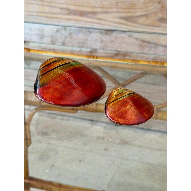 Pair of Vintage Asian Lacquered Clam Shell Trinket Boxes For Sale - Image 9 of 10