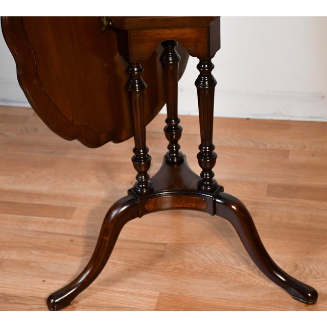1930 English Flame Mahogany Tilt-Top Pie Crust Side Table End Table For Sale - Image 10 of 10