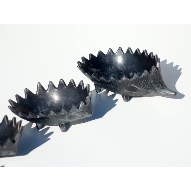Mid-Century Modern Stackable Porcupine Ashtrays in Metal, 1950s, Set of 6 For Sale - Image 3 of 5
