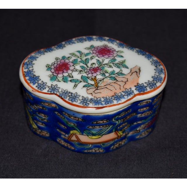 Blue Japanese Porcelain Ware Trinket Box Vintage Painted Floral Lidded Multi Lobe 50s For Sale - Image 8 of 14