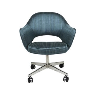 Vintage Saarinen Executive Armchair Swivel Base For Sale