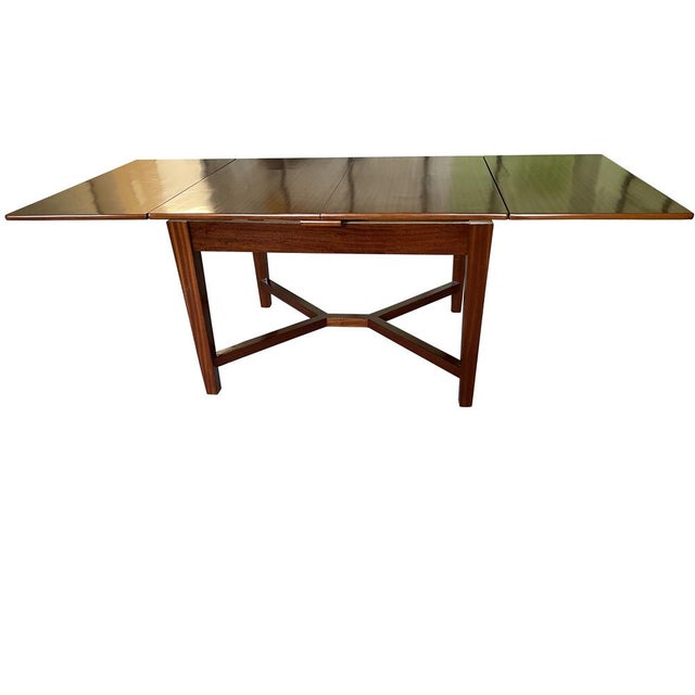 This original table was made around 1910. It has two practical pull-out panels that allow it to be expanded to a maximum...