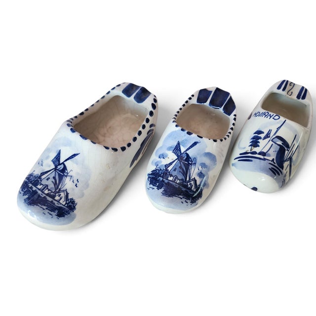 Mid-Century Modern Misc Collection of 5 Vintage Blue & White Delft Pottery Shoe Ashtrays For Sale - Image 3 of 9