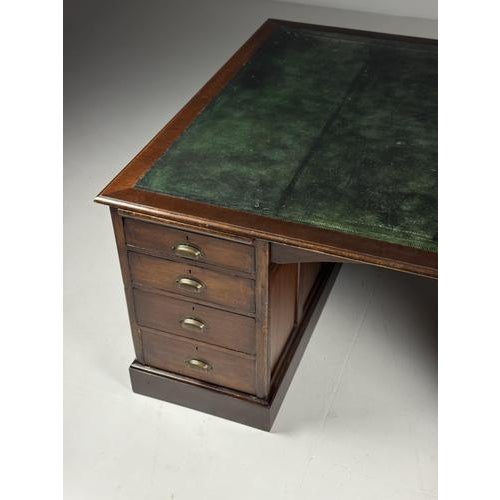 English Desk with Green Leather For Sale - Image 3 of 18