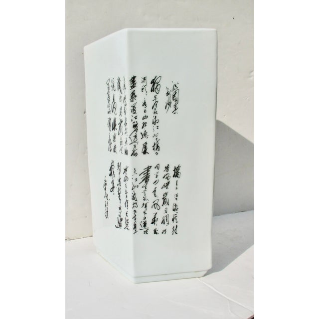 Chinese Porcelain Vase Re: Mao and Chiang Kai-Shek 1945 Talks For Sale In New York - Image 6 of 8