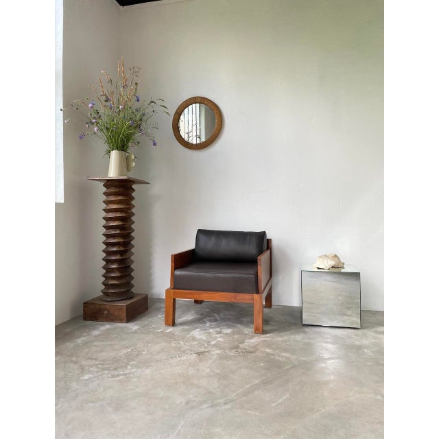 Old armchair from the 60s with a modernist spirit, with its exotic wood structure and brown leather seat. we love its...