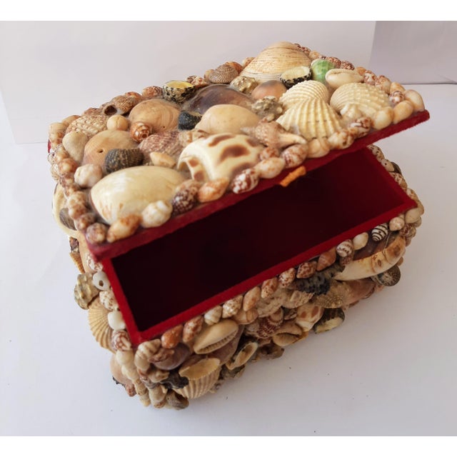 Discover this enchanting vintage jewelry box, beautifully adorned with an array of natural seashells. A generous size...