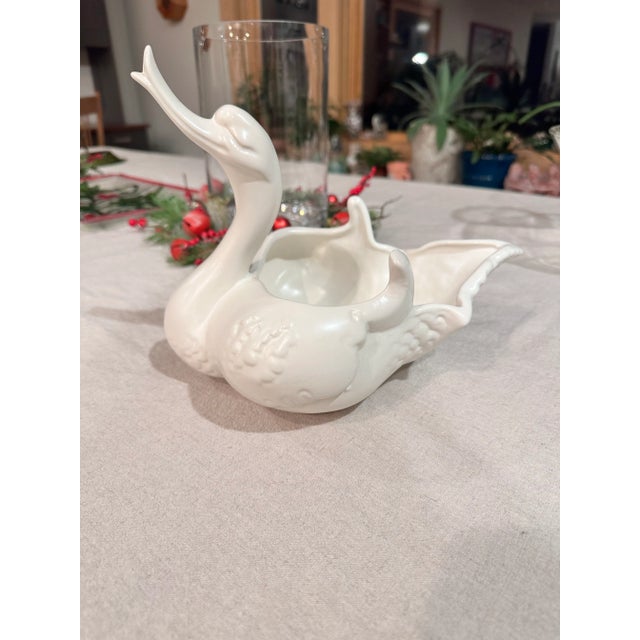 Vintage White Swan Hull Art Pottery 23 Usa Ceramic For Sale - Image 4 of 11