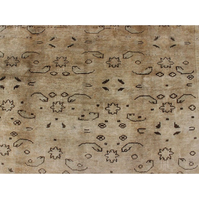 Mid 20th Century Unique Turkish Oushak With Overall Design in Cream, Gray and Brown Highlights For Sale - Image 5 of 9