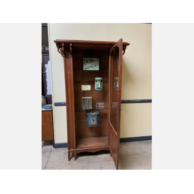 Age: circa 1900 Wood type: solid and veneered walnut Condition: very good, meticulously maintained, fully restored...