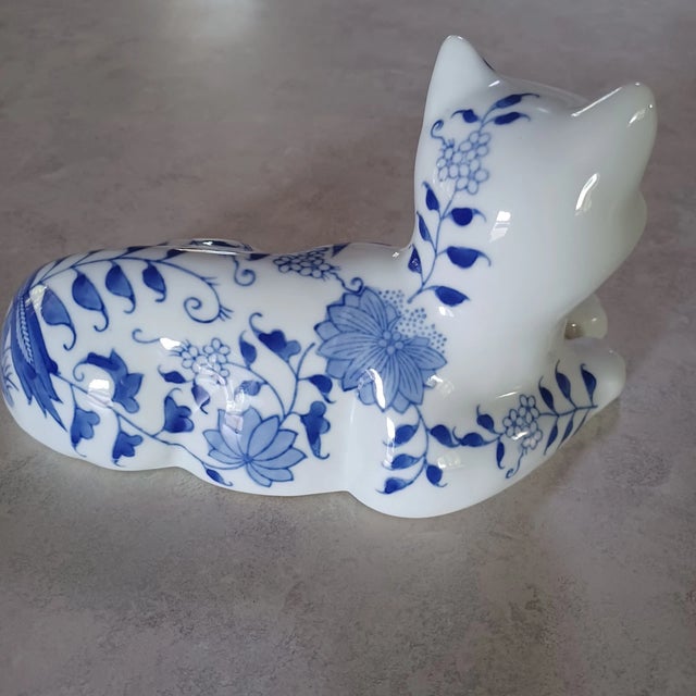 Vintage Blue & White Floral Ceramic Cat Figurine Formalities by Baum Bros For Sale In Houston - Image 6 of 8