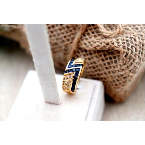 Gold Ring with Diamonds in Brilliant Cut For Sale - Image 6 of 7