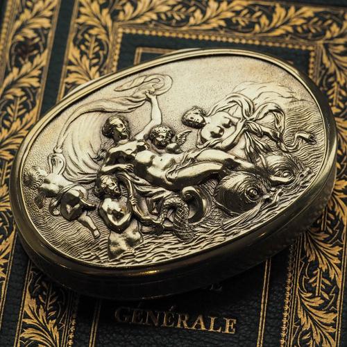 Magnificent Georgian solid silver gilt snuff box made in London 1810, by Thomas Phipps & Edward Robinson . This snuff box...