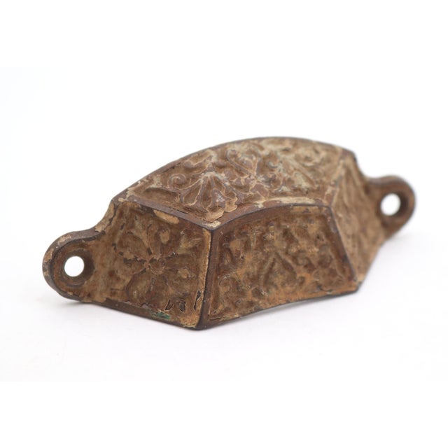 Victorian style cast iron drawer bin pull with a distressed tan painted finish. The original mounting screws are not...