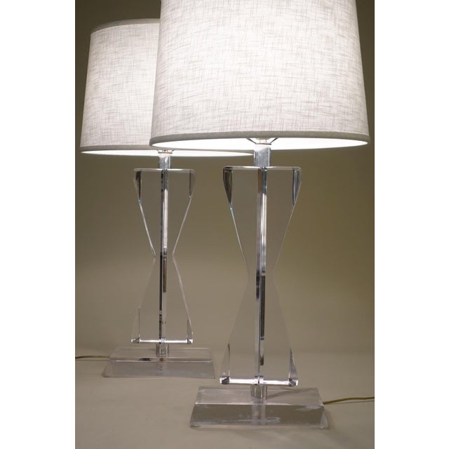 Plastic Matched Pair Xlarge Lucite Acrylic Astrolite Ritts Co. Geometric "Hourglass" Futuristic Modern Sculpture Table Lamps 1970's For Sale - Image 7 of 12