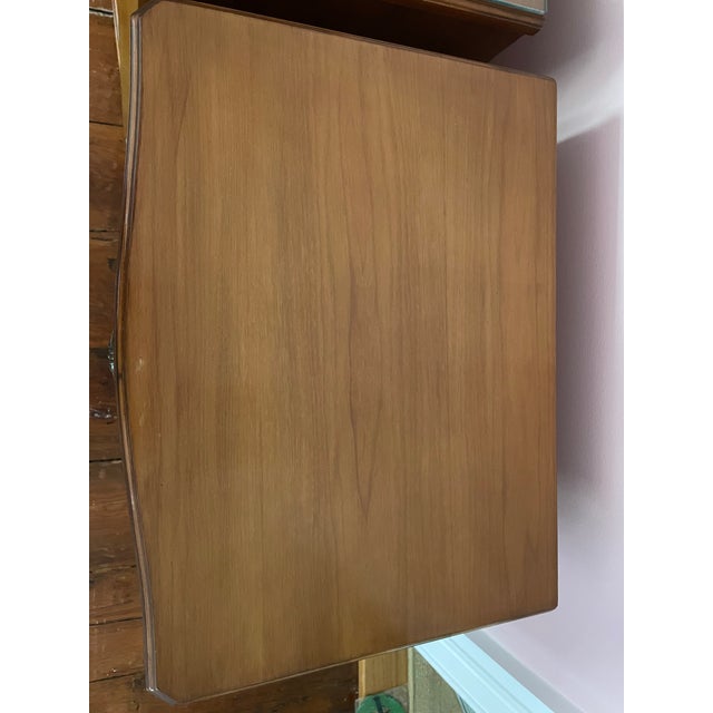 Vintage 1950s/60s R-Way French Provincial 4-Piece Bedroom Suite For Sale In New York - Image 6 of 18