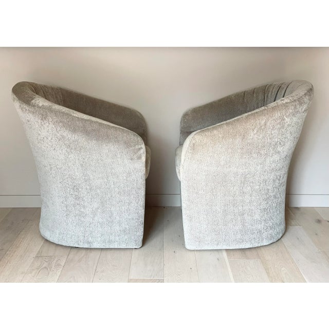 Gorgeous chairs, sculptural and comfortable. Unfortunately no labels, but they are very much in the manner of Kagan,...