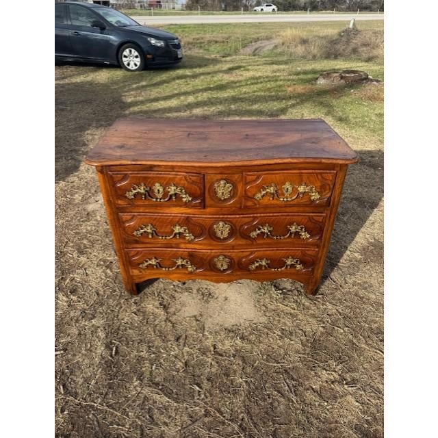 18th Century French Louis XV Solid Walnut Chest of Drawer / Commodes For Sale - Image 15 of 18