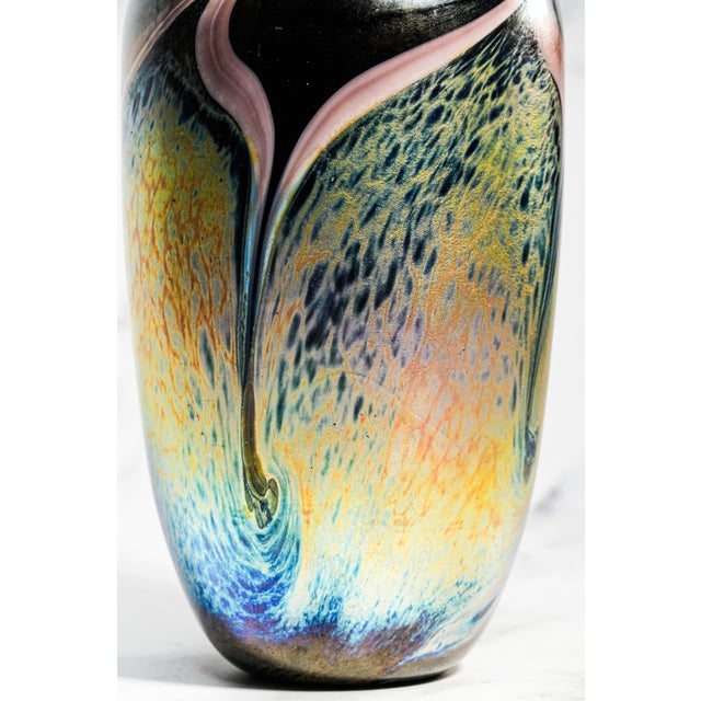 Large Steven Bradshaw Studio Vintage Glass Vase Signed 1983 American Art Glass Sculpture Iridescent Sculptural Home Accent Decor For Sale - Image 11 of 15