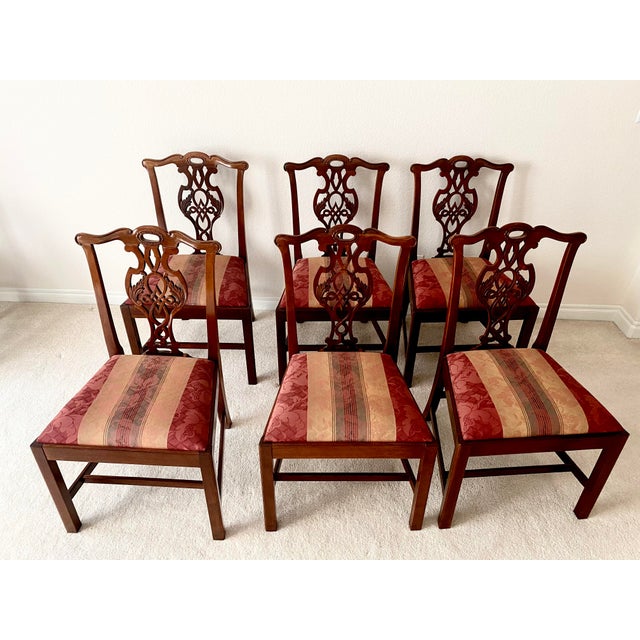 Baker Furniture Historic Charleston Collection Georgian Banded Mahogany Double Pedestal Table and Eight Chairs Exquisite Excellent Condition For Sale - Image 16 of 18