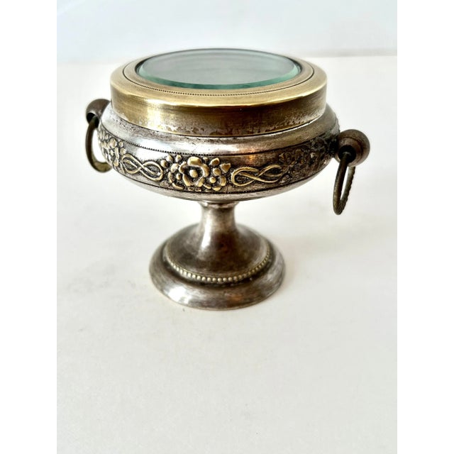 Early 20th Century Repoussé Pedestal Casket Box of Brass & Metal with Glass Lid For Sale In Los Angeles - Image 6 of 7