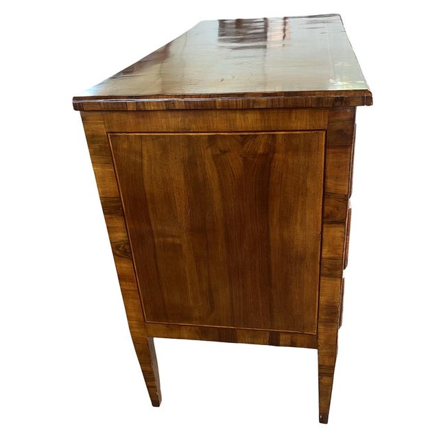 Italian Neoclassical Walnut Commode, 18th Century For Sale - Image 4 of 16