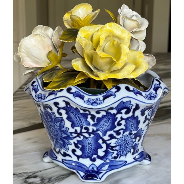 Blue & White Chinoiserie Scalloped Edge Cache Pot For Sale In Seattle - Image 6 of 16