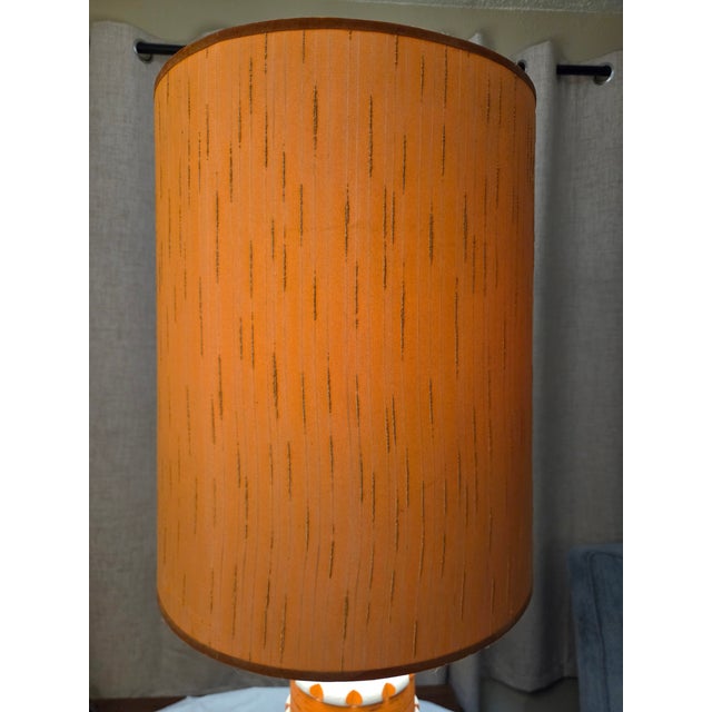 Vintage Mid-Century Modern Ceramic Table Lamp With Original Orange Drum Shade For Sale - Image 4 of 6