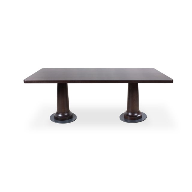 The Dorios dining table, with his solid wood feet, evoking a simple Dorian column, has the name of one of the four groups...
